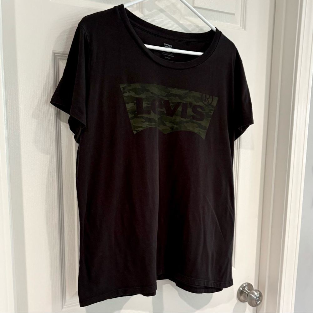 Levi's Black Green Camo Batwing Logo Tee Shirt Women Plus Size 1X Short Sleeve - Picture 3 of 13